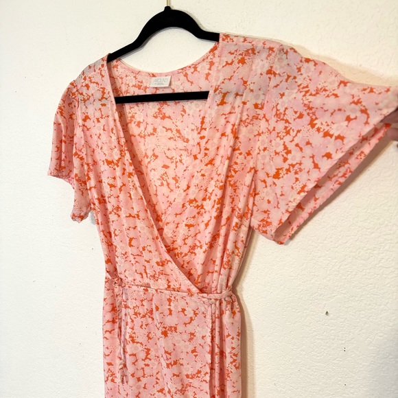 5 for $25 ⭐️ Floral Wrap Dress - Picture 5 of 9